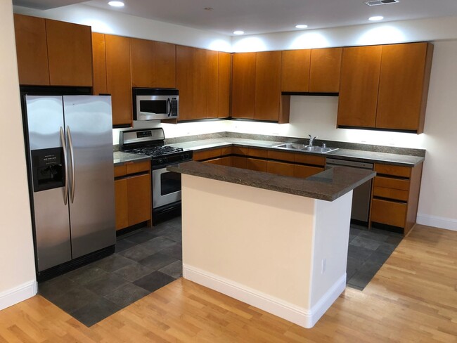 Building Photo - COMING SOON! Huge bi-level 3 bedroom 2.5 b...