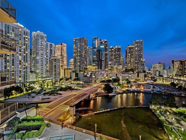 Building Photo - 350 S Miami Ave