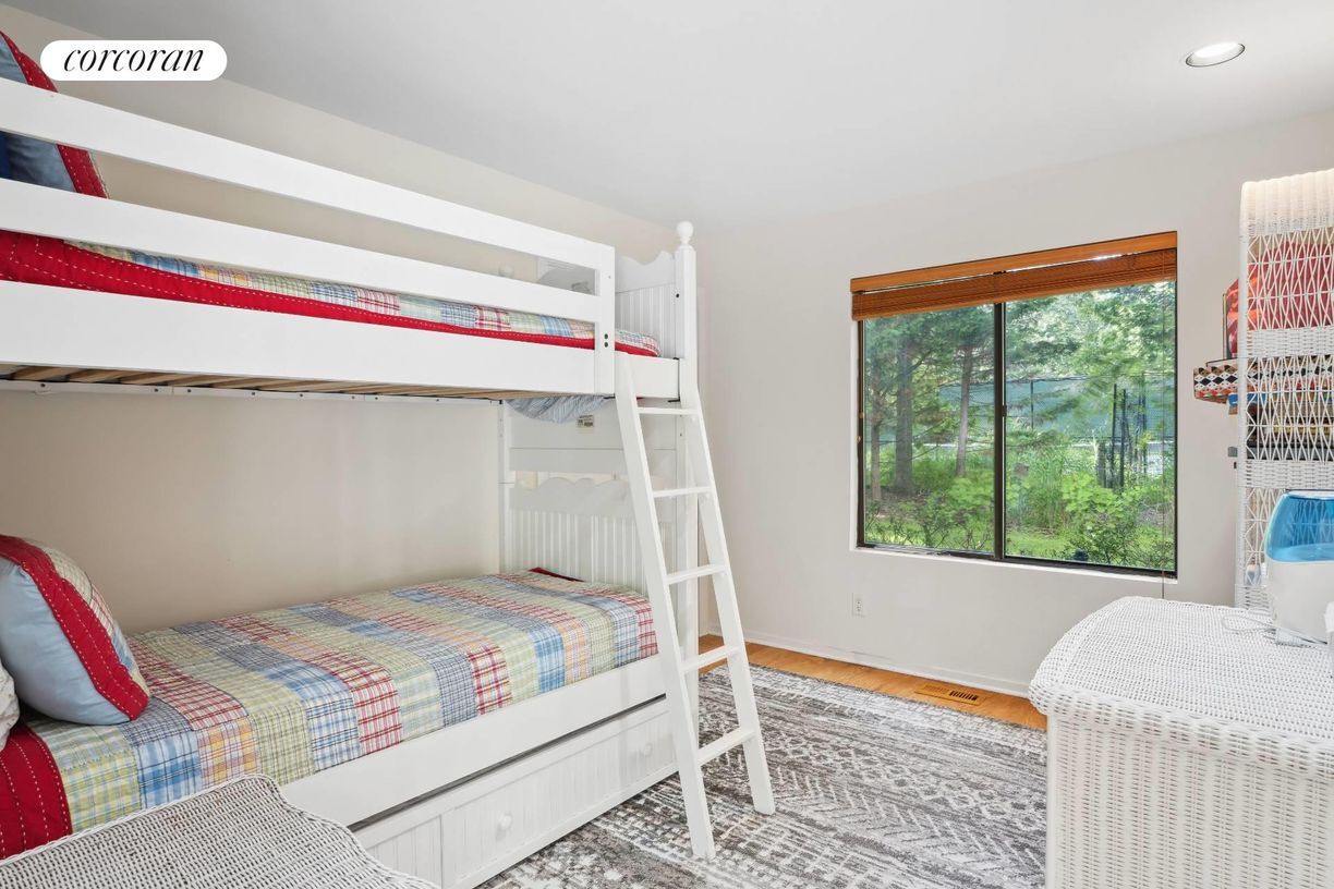 Building Photo - 26 Woodland Way