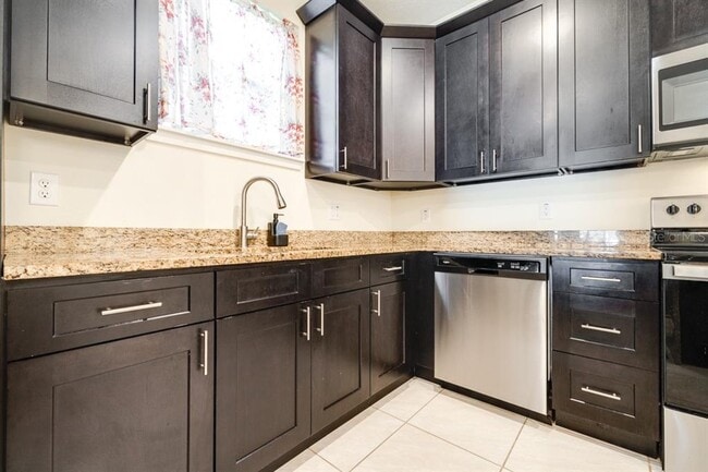 Building Photo - 520 Nogales Ct