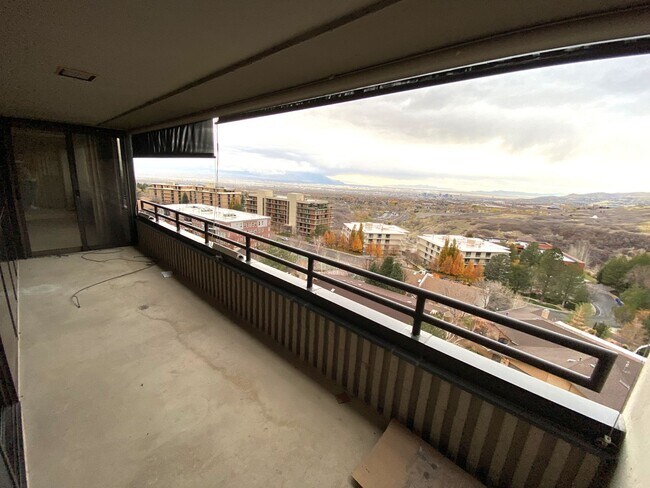 Building Photo - 2 Bed 2 Bath Condo in Bench Tower Condomin...