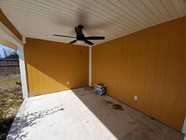 Building Photo - Updated 3 BR|2 BA Home Near TAFB!