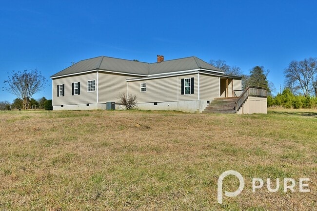 Building Photo - 5674 Duncan Rd