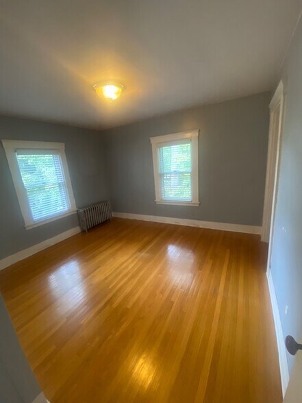 Building Photo - 13 Saint James St