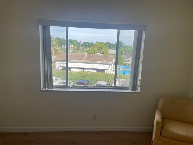 Building Photo - 555 Purdy Ln