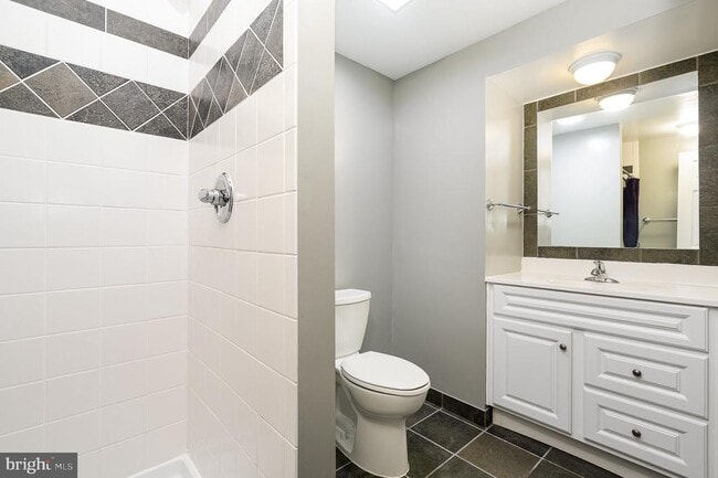 Building Photo - 6580 Lochleigh Ct