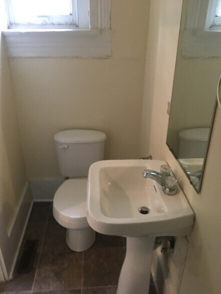 Building Photo - 1239 S Brook St