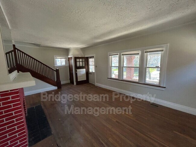 Building Photo - 101 E Bruce Ave