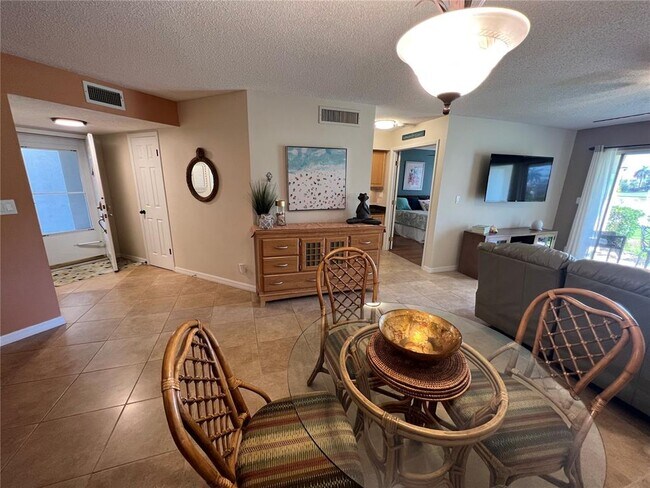 Building Photo - 6100 Bahia Del Mar Cir