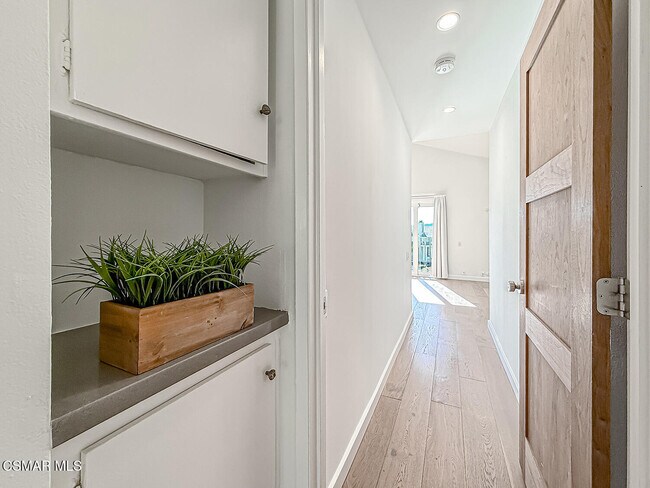 Building Photo - 1915 Woodside Dr