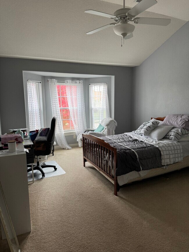 Building Photo - 1850 Stoney Ln