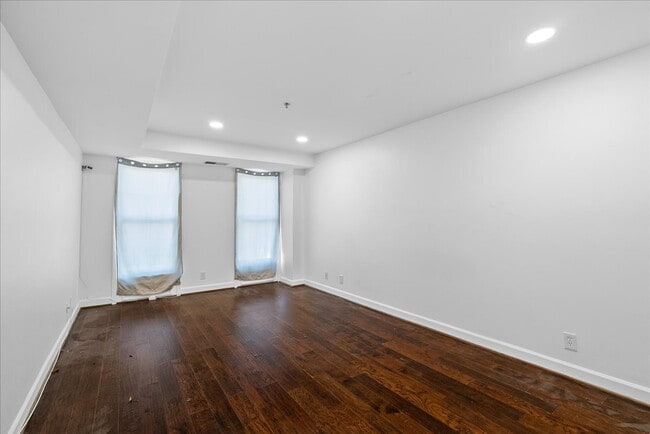 Building Photo - Modern Comfort in Historic Old Town