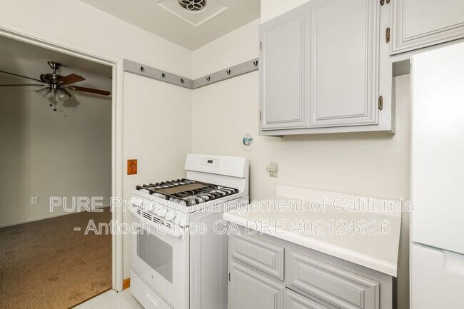 Building Photo - 2117 Biglow Dr