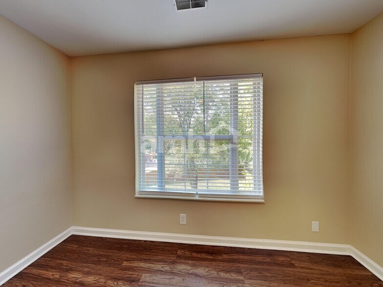 Building Photo - 309 Kentons Way