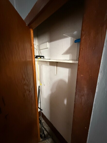 Building Photo - 407 W 4th St