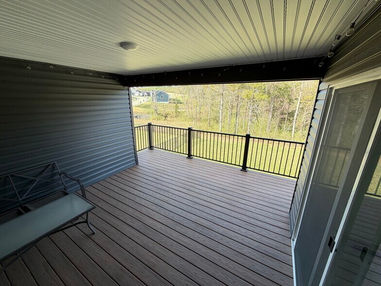 Covered deck - 12'6" x 14'6" - 4977 Knotty Alder Dr