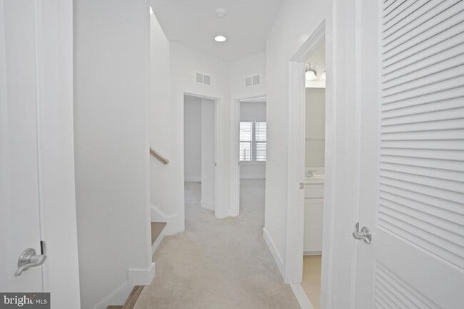 Building Photo - 44734 Roosevelt Sq