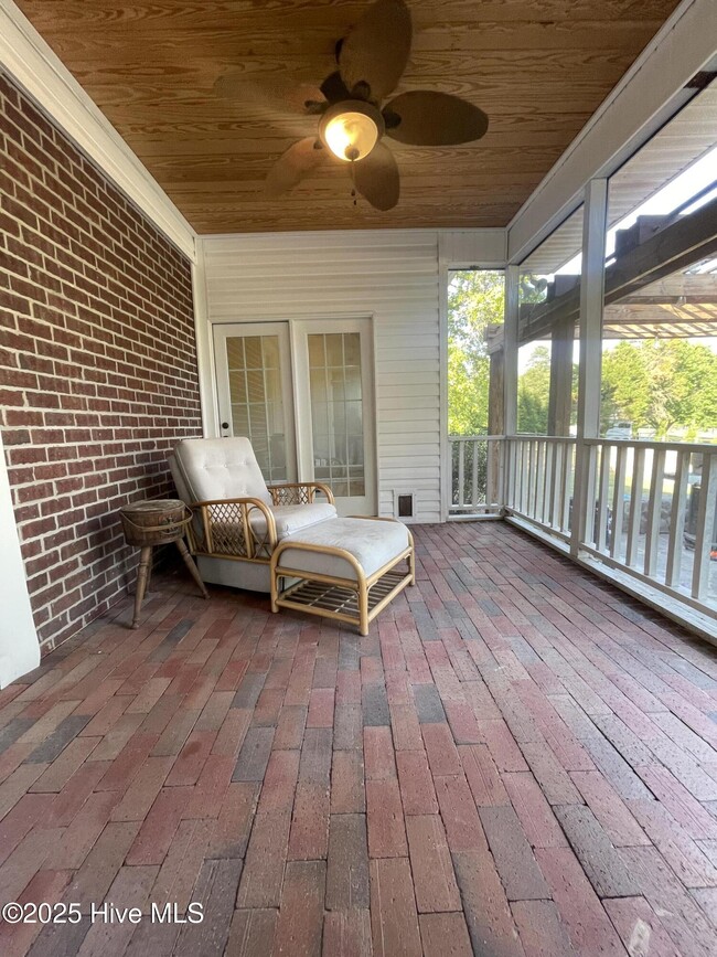 Building Photo - 358 Yadkin Run Ln
