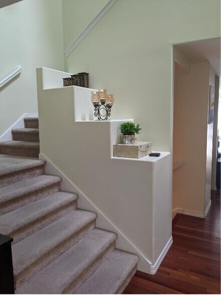 living 1 - 7323 Old Redmond Rd