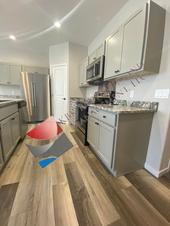 Building Photo - MDL-909 Douglas