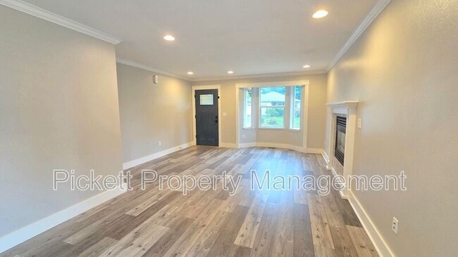 Building Photo - 1331 NE Gilmax Ln