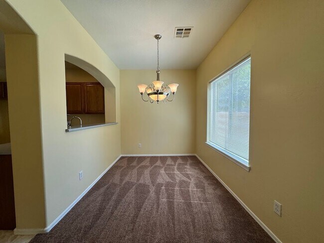 Building Photo - * $400 off move-in! Call today!!* Spacious 3 Bed Home with Office in Glendale - 2 Car Garage - Fr...