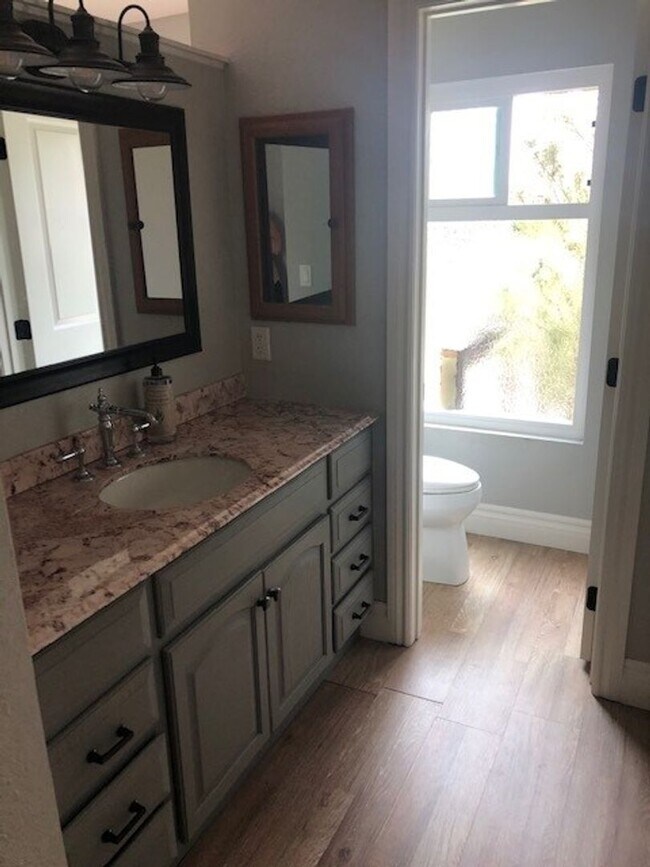 Building Photo - Beautiful Home Located in the very desirab...