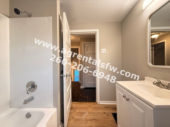 Building Photo - 3207 Dinnen Ave
