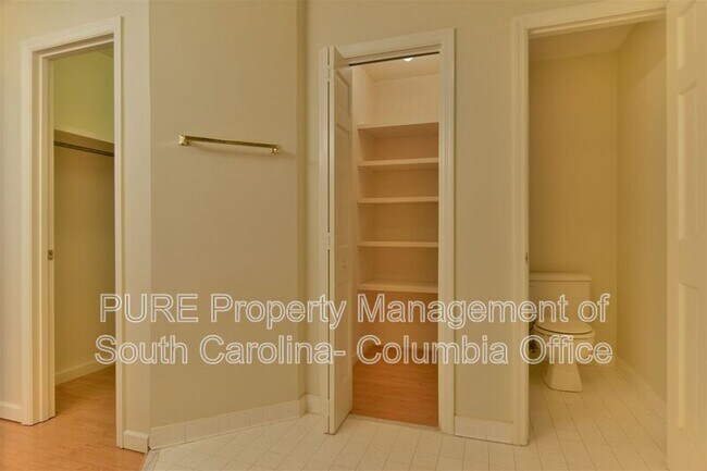 Building Photo - 517 Sparkleberry Ln