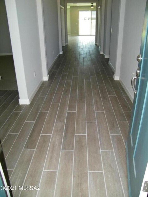 Building Photo - Beauty in Oro Valley