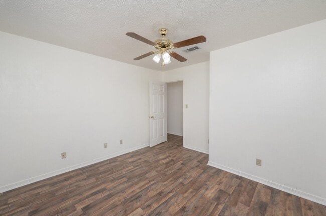 Building Photo - 624 Hill St