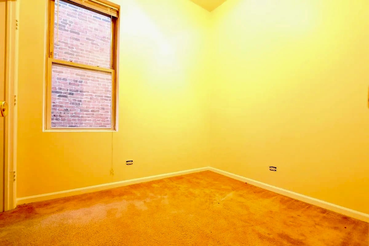 Building Photo - 719 S Loomis St