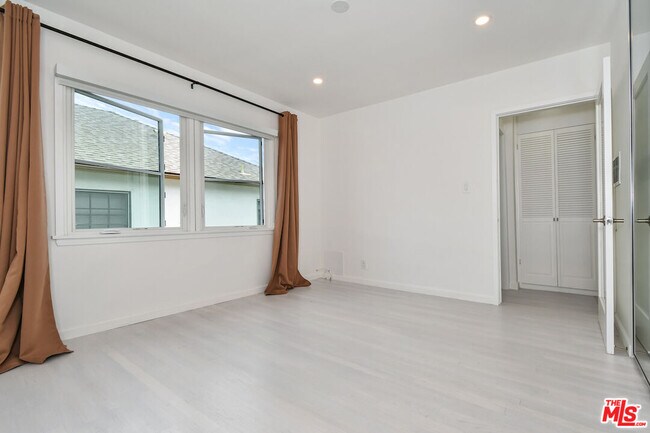 Building Photo - 1032 19th St