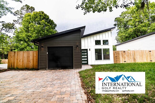 Building Photo - Spacious 3BR/3BA home in a quiet neighborh...