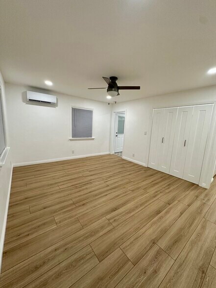 Building Photo - 1537 Freeman Ave