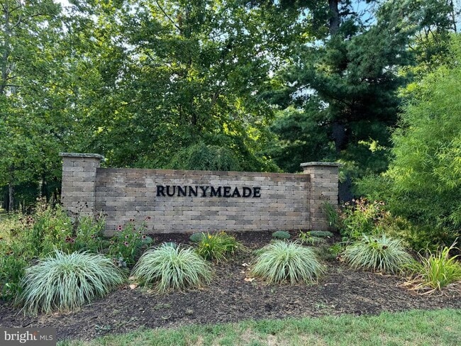 Building Photo - 6076 Heatherwood Dr