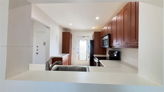 Building Photo - 4117 Bougainvilla Dr