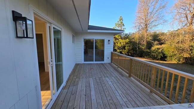 Building Photo - 621 Forest Hill Rd