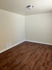 Building Photo - 2814 N Center St