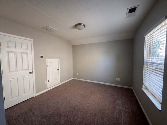 Building Photo - 333 Linman Dr