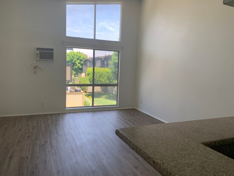 Building Photo - 808 Coriander Dr