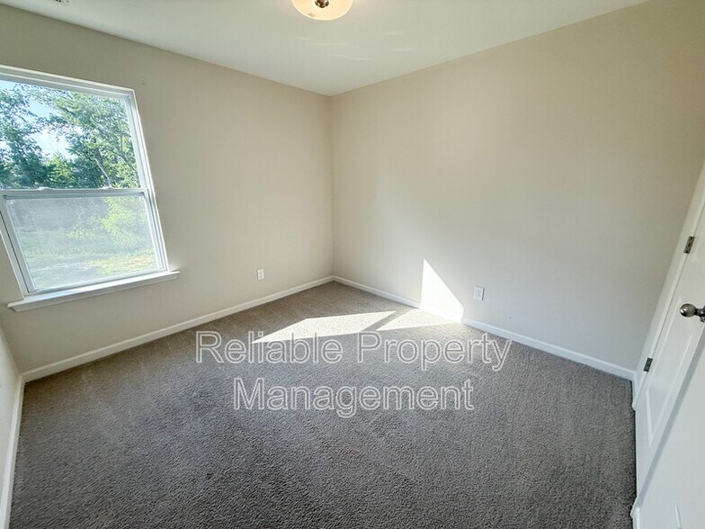 Building Photo - 140 Willow Green Dr