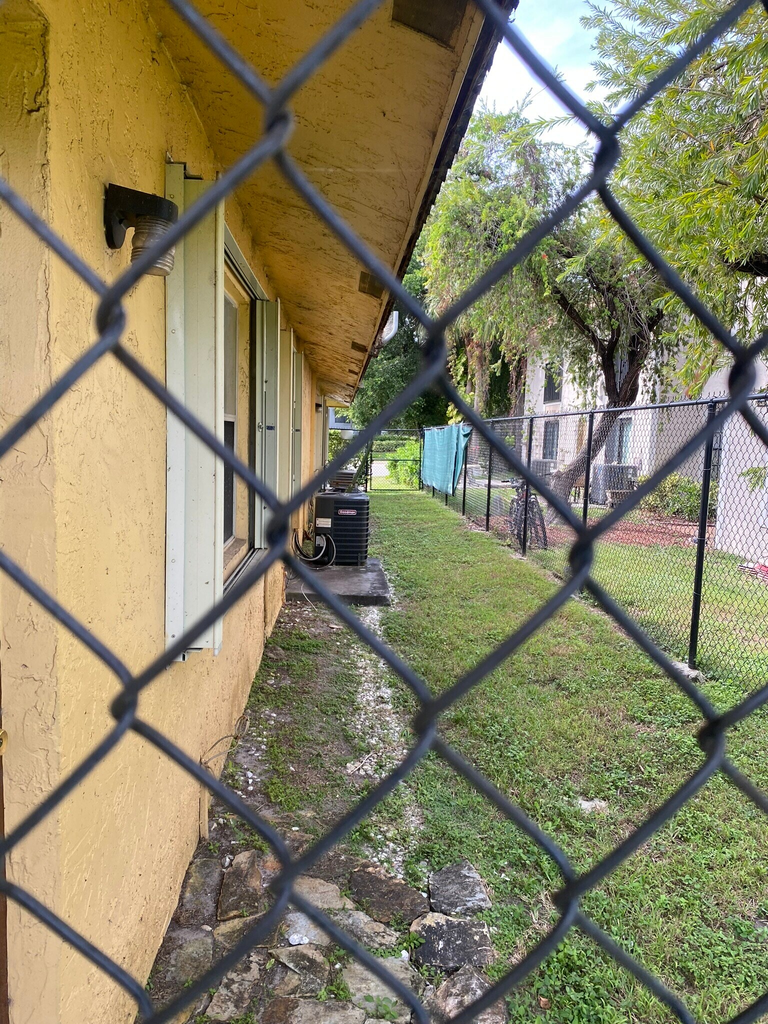 Building Photo - 3483 Coral Springs Dr