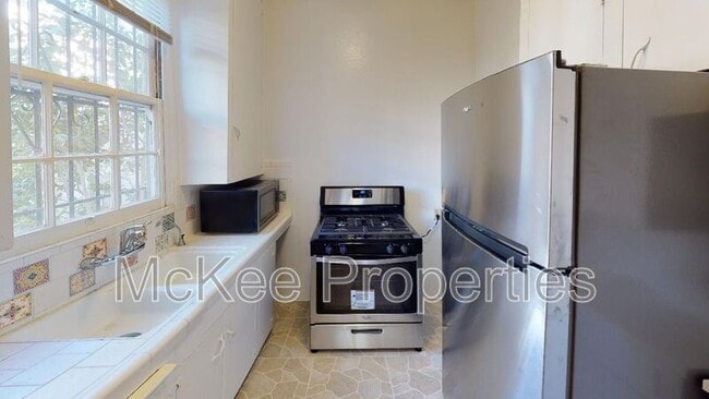Building Photo - 768 D Ave