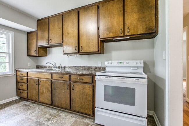 Building Photo - 3 bedroom house coming soon!