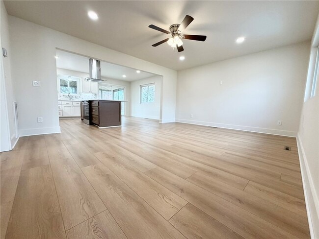 Building Photo - 14911 Dutchmans Dr