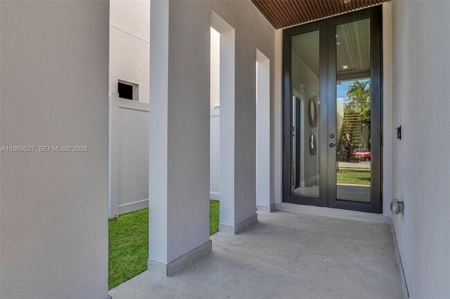 Building Photo - 920 NE 17th Ave