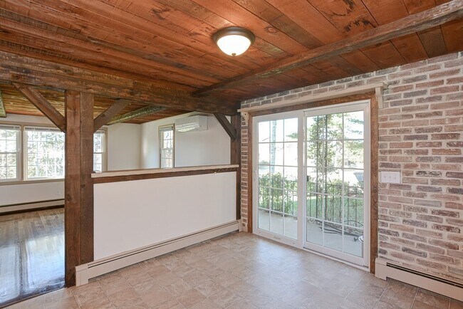 Building Photo - 110 Oswego St