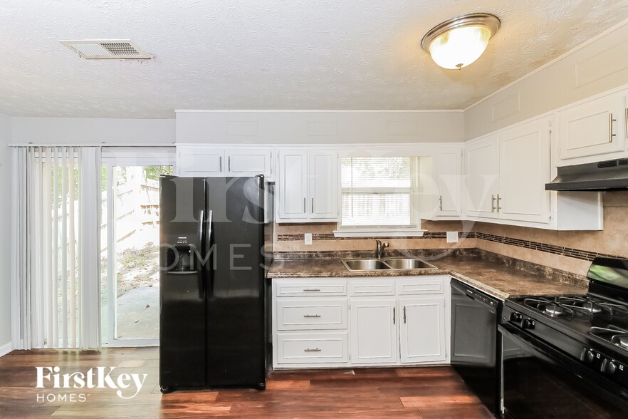 Building Photo - 680 Springhollow Ln SW