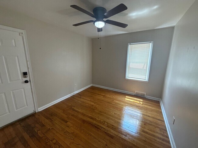 Building Photo - Renovated 3-Bedroom Home – We Welcome Sect...